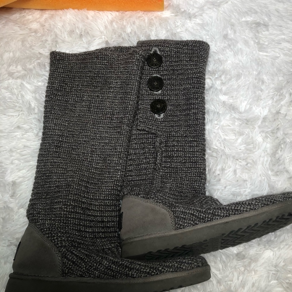 UGG - Picture 3 of 9